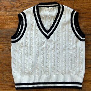 Cable Knit V-Neck Sleeveless Sweater Vest Black & White Small